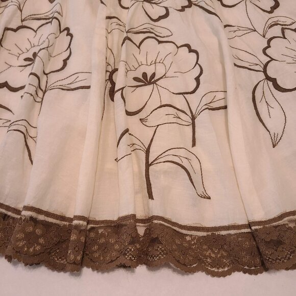 Vintage-Inspired Floral Embroidered Midi Skirt - Picture 5 of 11